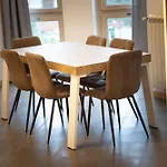 - Magenta - Apartment